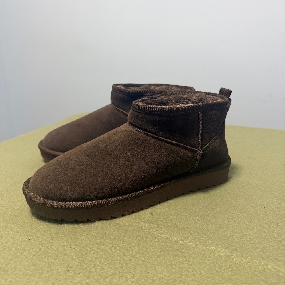 Cushionaire Women’s Cozy Ankle Boot Size 10 M